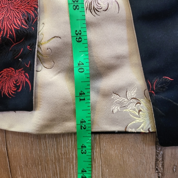 Chinese Reversible Robe Black with Red Details - Picture 9 of 10